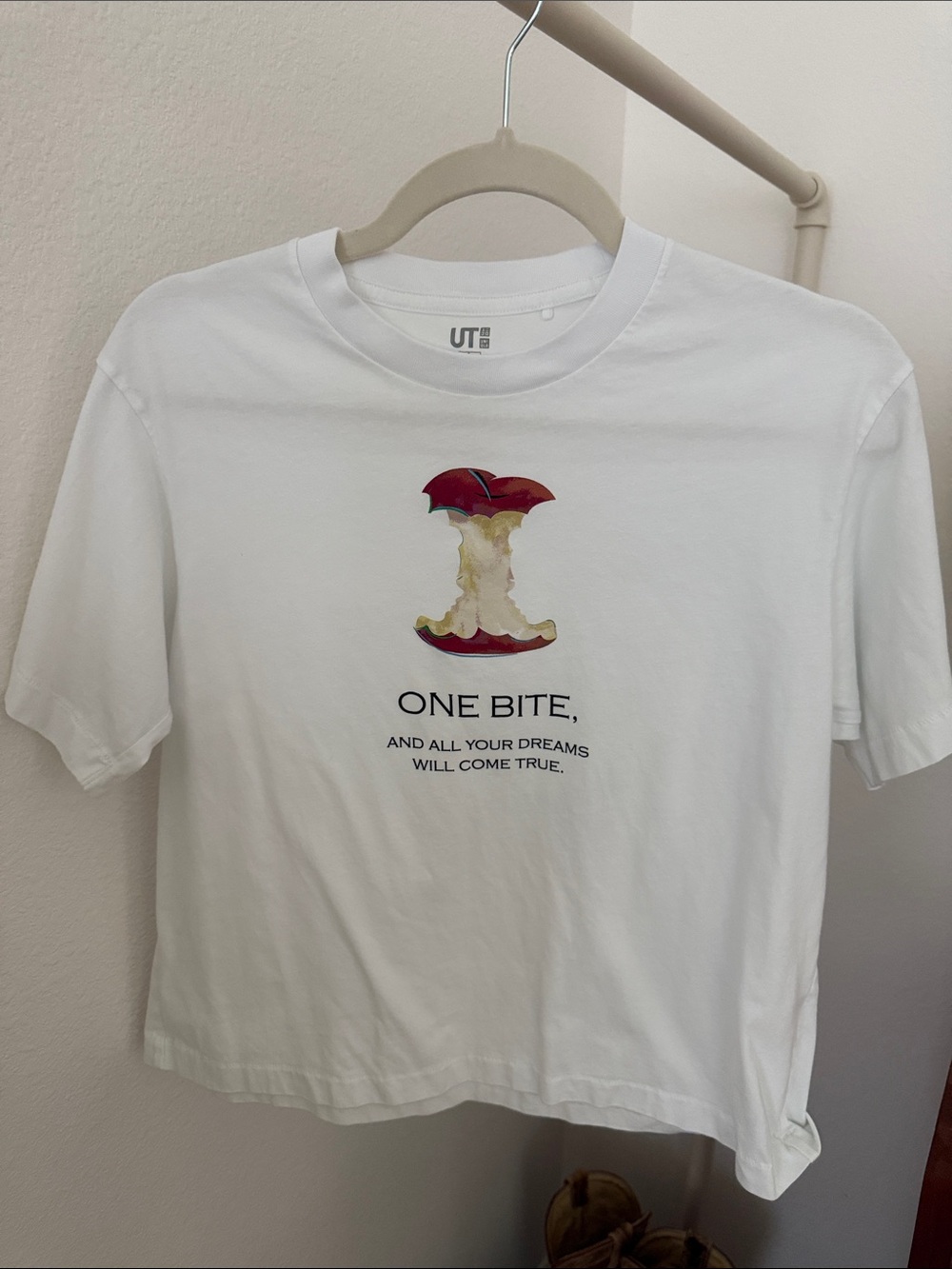Uniqlo Disney Snow White Graphic White Tee with Apple Core Print